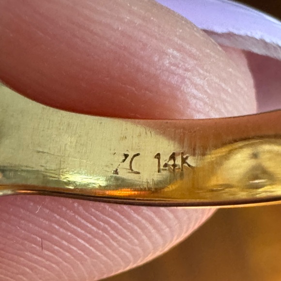 14K DIAMOND MOSAIC BRUSHED GOLD ROUND SIGNET RING - Picture 7 of 9